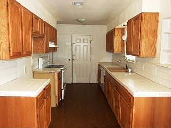3rd image of 3561 Trout Lake Ave