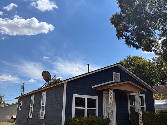 2nd image of 824 N 4th Ave
