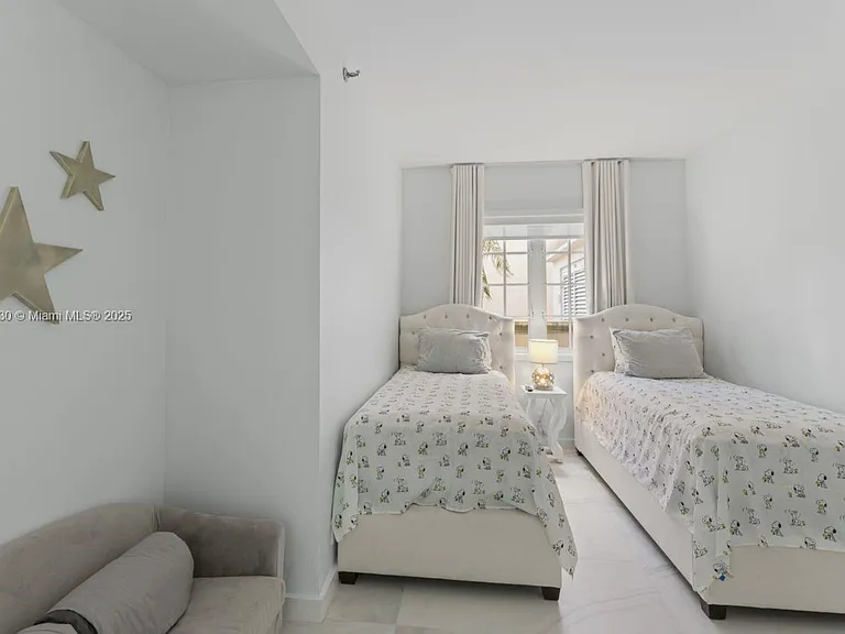19217 Fisher Island Dr #19217 — Photo 28
