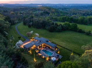 10 Spring Hill Rd, Annandale, NJ 08801