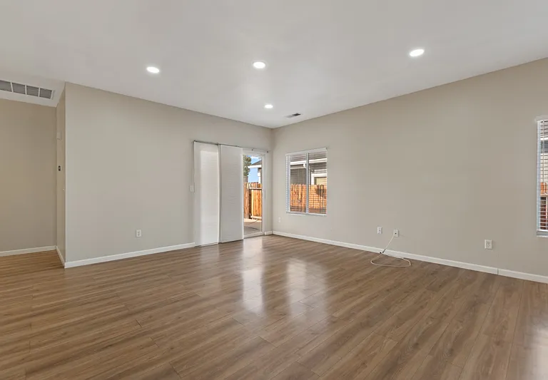 9435 Stoney Creek Way — Photo 7