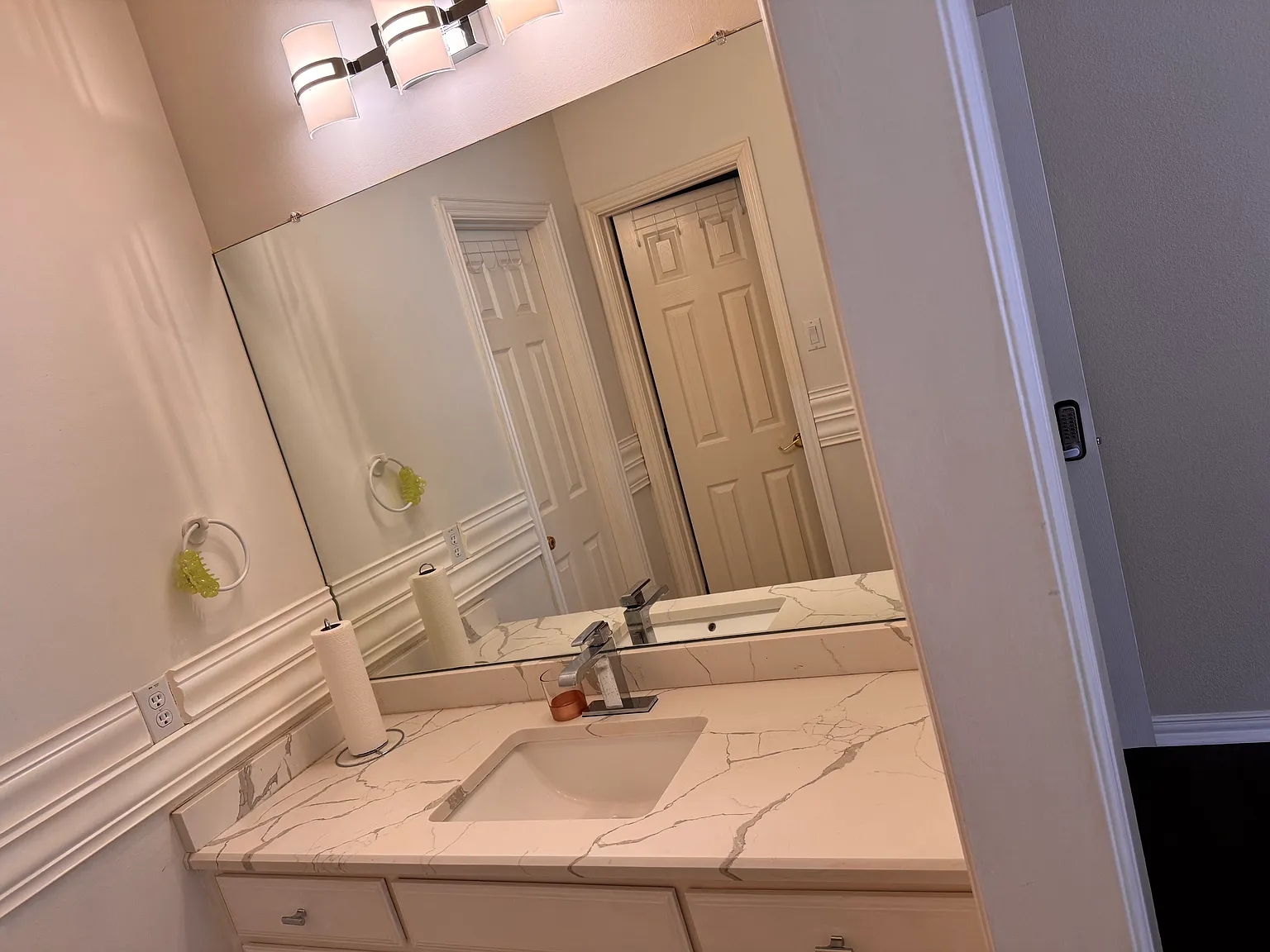 4 bed, 3834 sqft, $950 — Photo 2