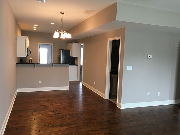2nd image of 334 Parkview Pl