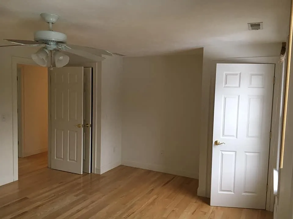 126 S Sandwich Rd — Photo 2