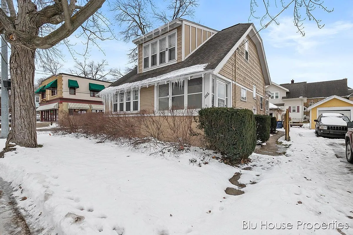 1166 Hall St SE photo 1