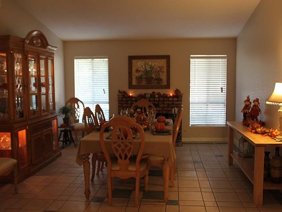 4th image of 9634 Mignonette St