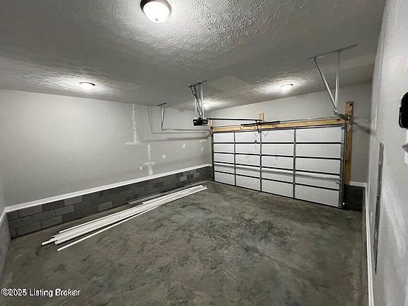 3rd image of 109 New Orleans Ct