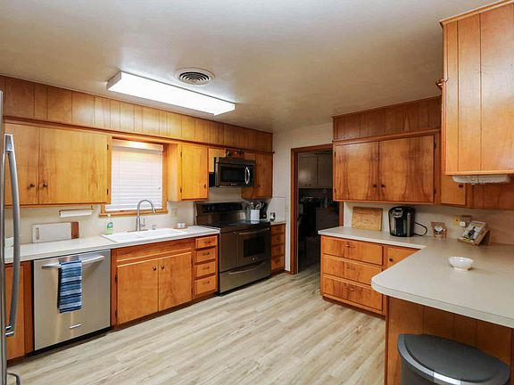 5th image of 312 E 18th St