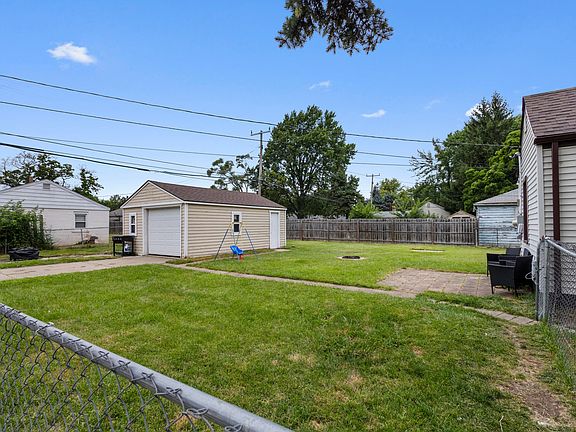 5th image of 20875 Elroy Ave