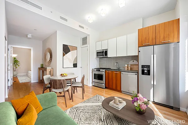 Sold by Sotheby's International Realty | media 14