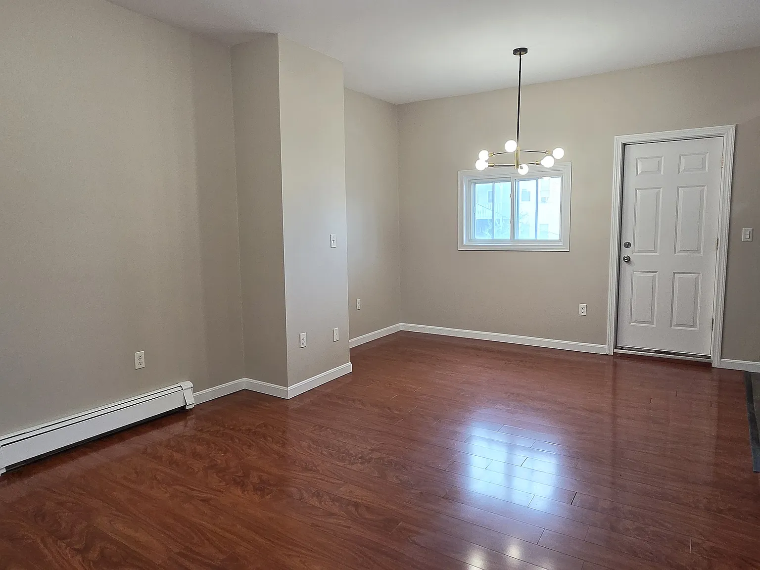 2 bed, 700 sqft, $2,400 — Photo 4