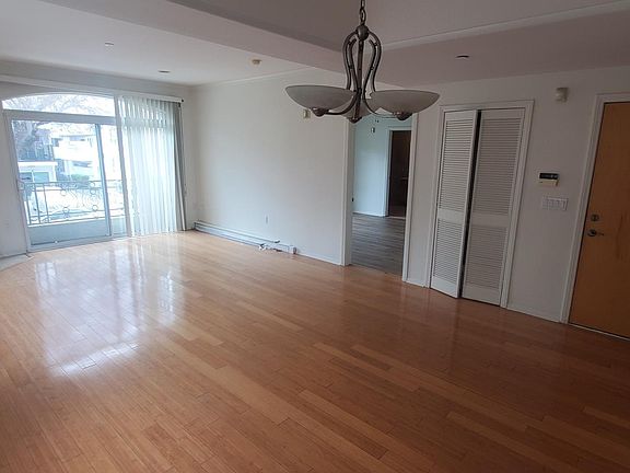 5th image of 1952 Selby Ave #101