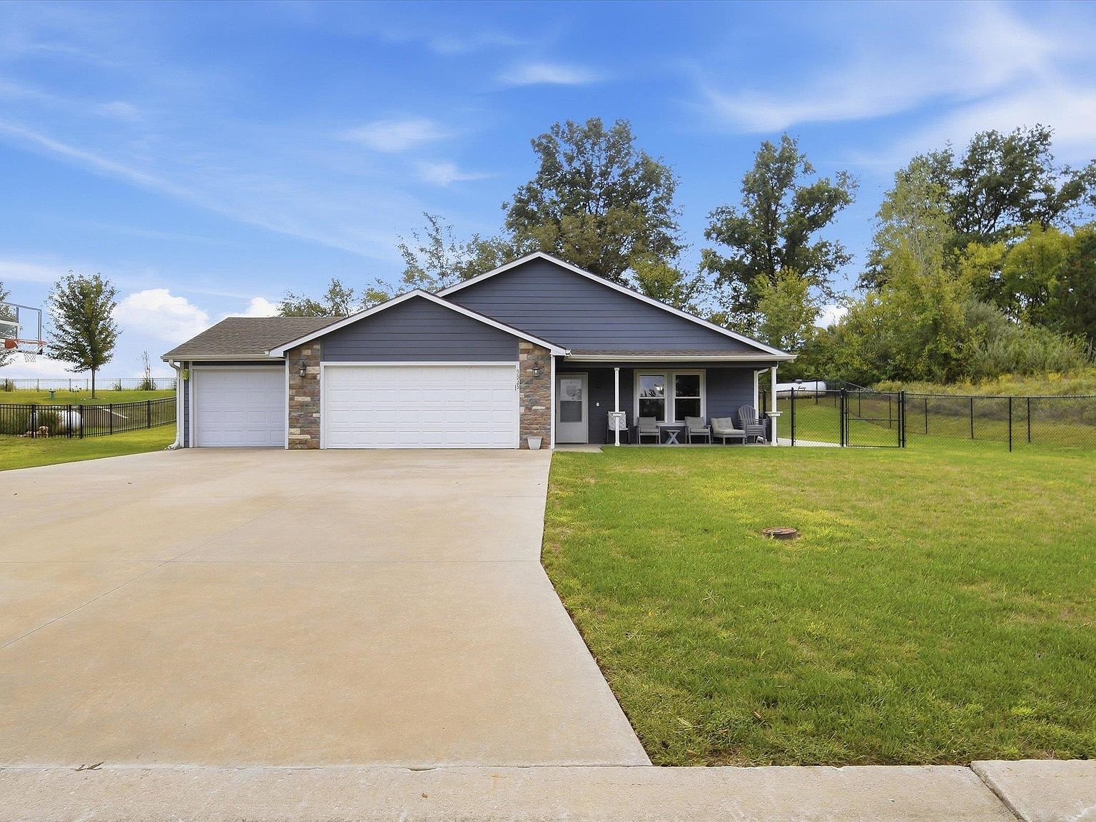 9835 SW Deer Trail St — Prairie View Country Club