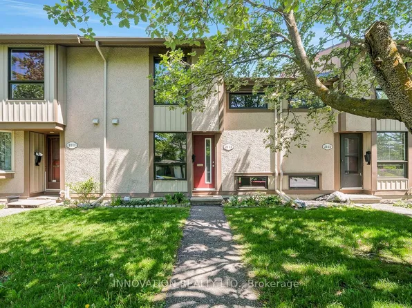 2113 Stonehenge Cres, Ottawa, ON K1B 4N7