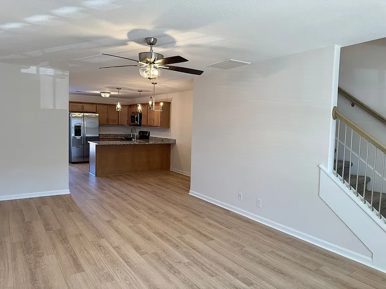 134 Quarry Point Dr — Photo 2