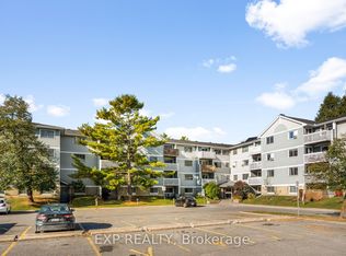 214 Viewmount Dr #209, Ottawa, ON K2E 7X3