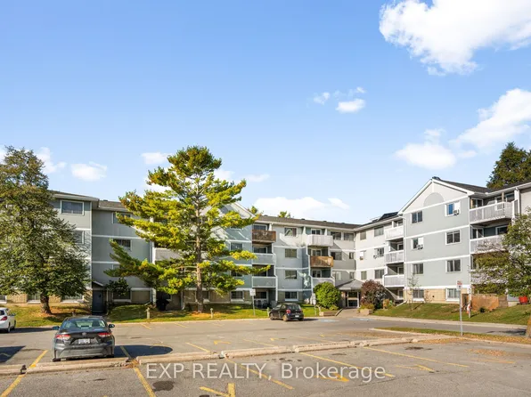 214 Viewmount Dr #209, Ottawa, ON K2E 7X3