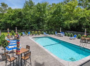 1108 Hollybrook Dr, Wayzata, MN 55391