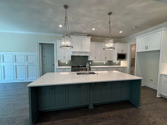4th image of 638 River Oaks Lane