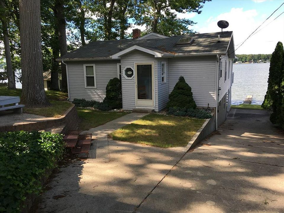 1st image of 1027 E Hess Lake Dr
