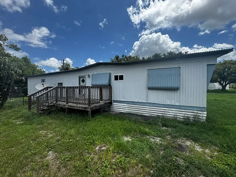7213 Commons Blvd — Photo 8