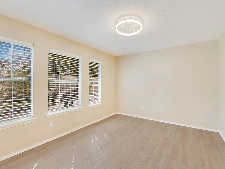 6808 Luckenbach Ln — Photo 15