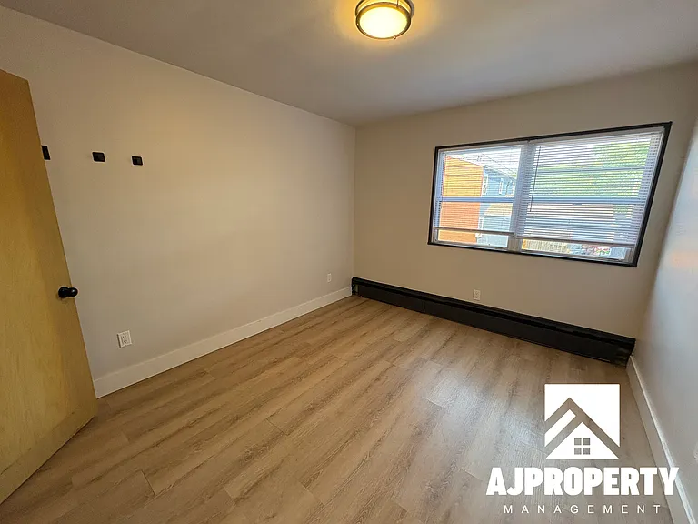 700 S Summit Ave #4 — Photo 6