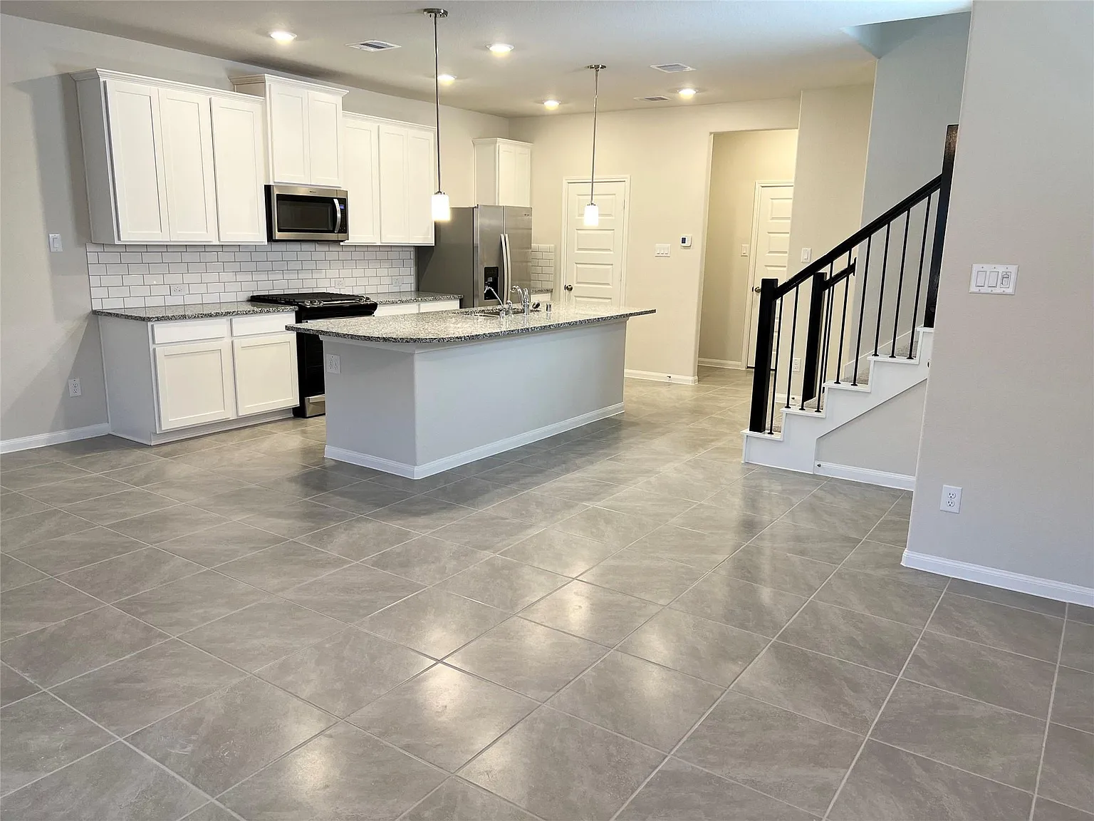 3 bed, 2.5 bath, 1693 sqft, $2,750 — Photo 2