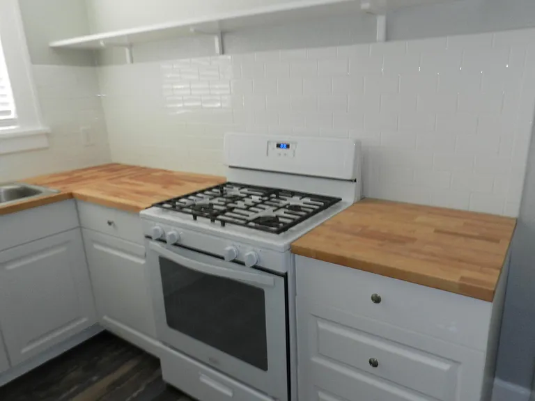 250 11th Ave NE #8 — Photo 10