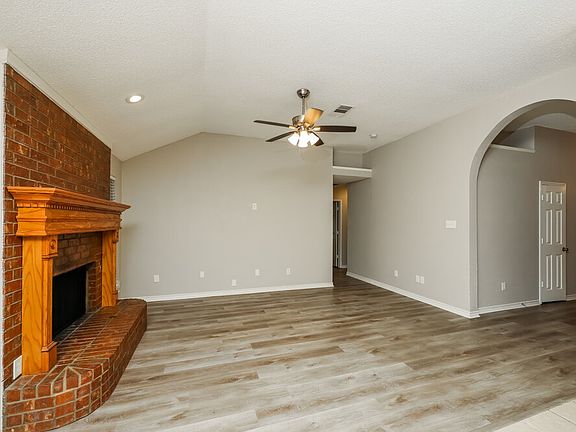 4th image of 1506 Chapman Dr