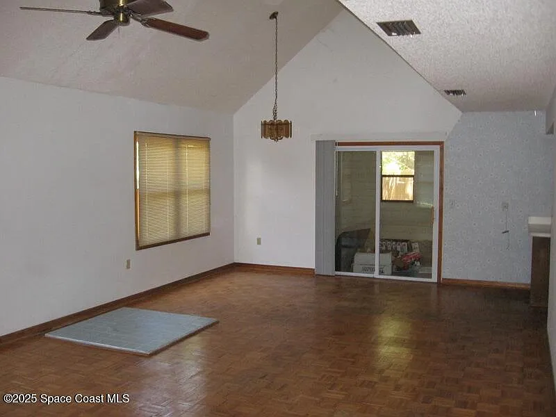 Building Photo - 120 Cortez St