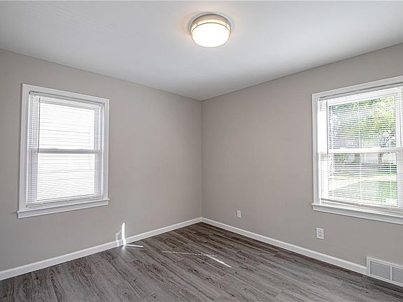 4th image of 2927 Klusner Ave