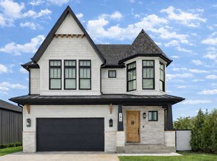 284 N Highland Ave, Elmhurst, IL 60126