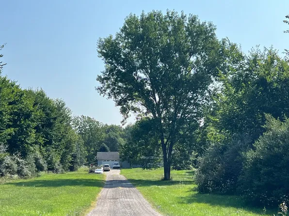 5705 Bull Run Rd, Gregory, MI 48137