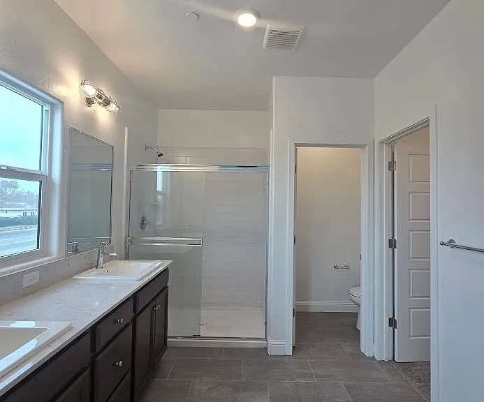 2320 S Claremont Ave — Photo 40