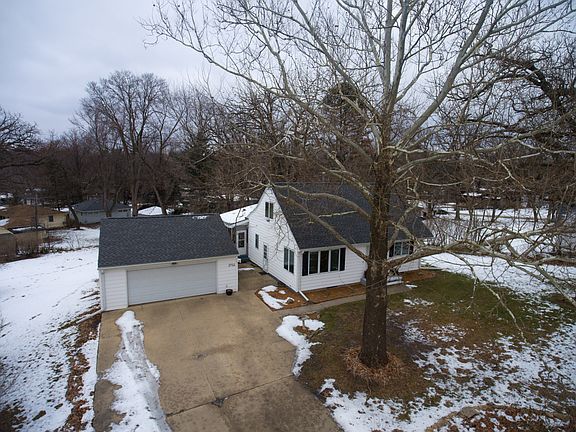 2nd image of 2716 Acorn Ln