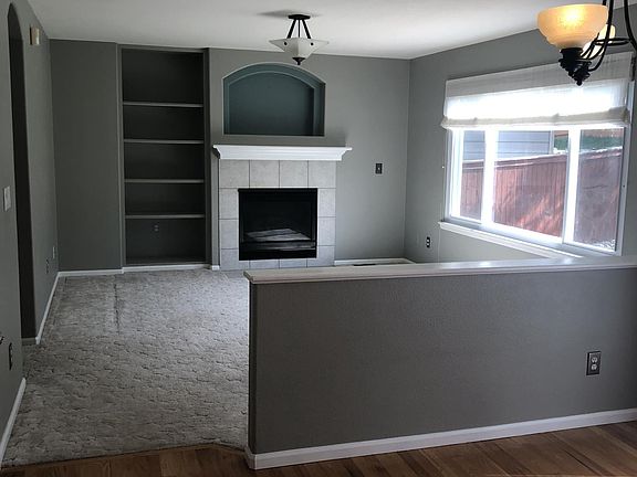 Family room and Breakfast nook (looking from Kitchen)