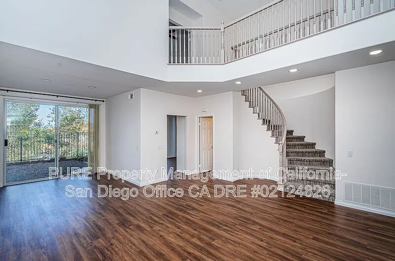 3 bed, 2.5 bath, 1556 sqft, $4,295 — Photo 4