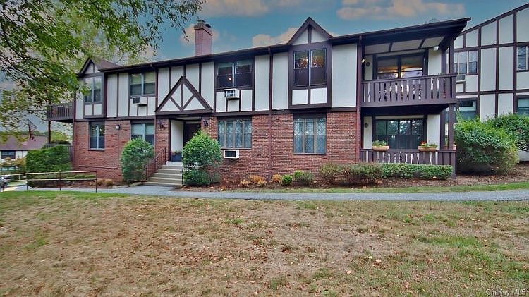 1st image of 692 Sierra Vista Ln