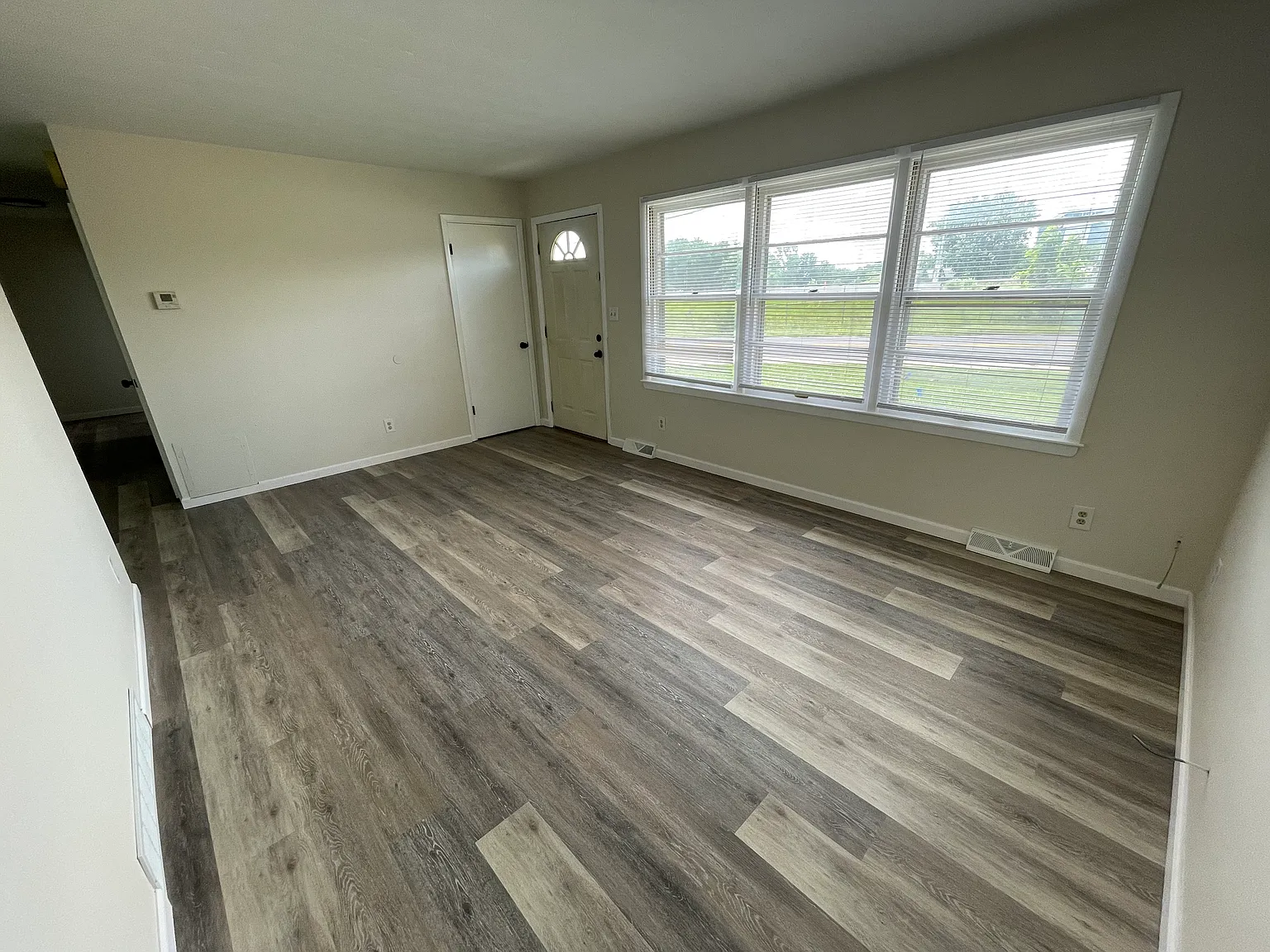 5 bed, 1800 sqft, $1,600 — Photo 2