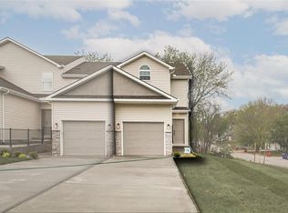 607 SW Shadow Glen Dr, Blue Springs, MO 64015