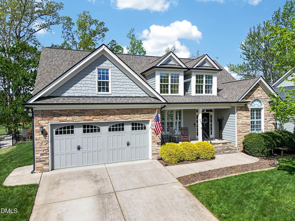 1st image of 220 Plantation Dr