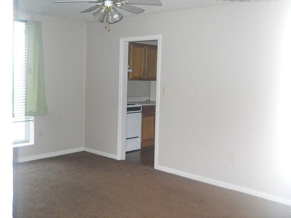 3rd image of 920 Rock St APT 4