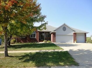 2507 Maple Woods Dr, Oskaloosa, IA 52577