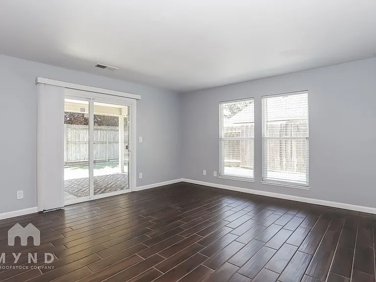 9835 Honey Bear Ln — Photo 10