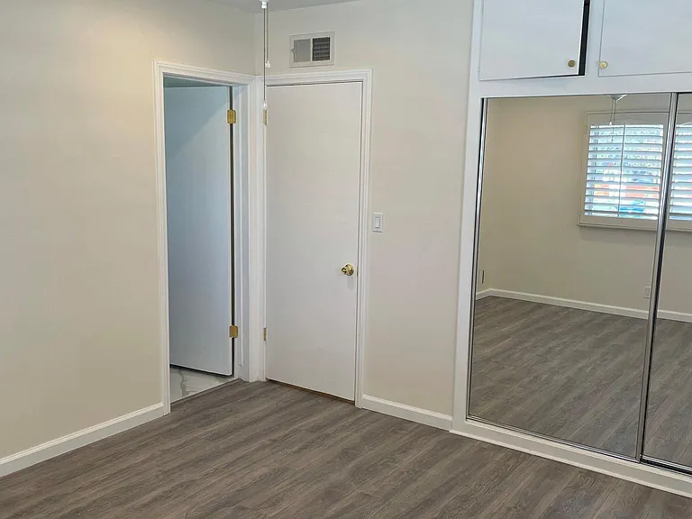 22602 Victory Blvd — Photo 13