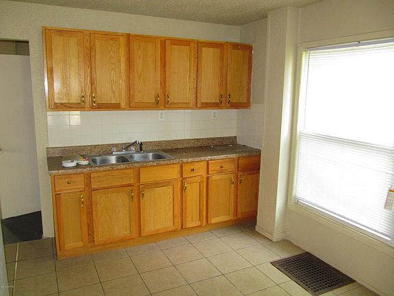 5th image of 1224 E Stockbridge Ave
