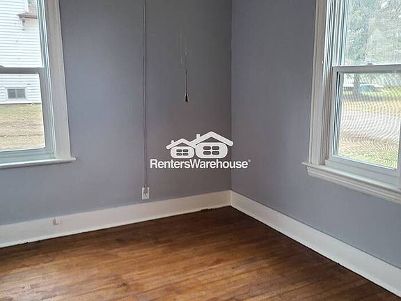 5th image of 110 Oak St