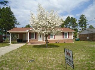 3220 Old Oak Ln, Hope Mills, NC 28348