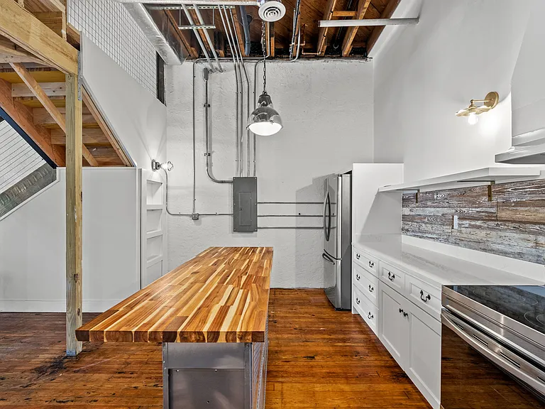 120 E 4th St — Photo 14